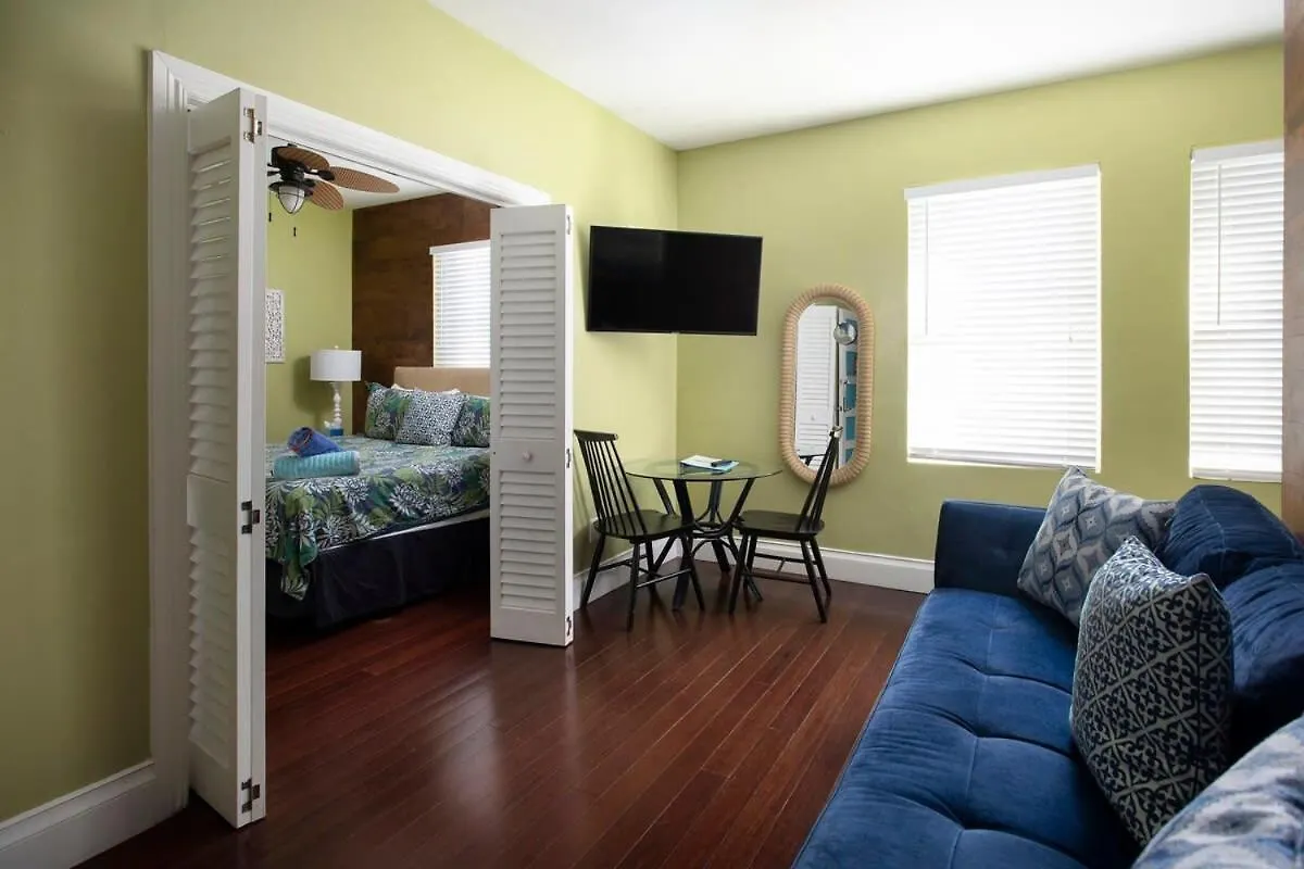 6 Bedroom 6 Bath Guesthouse On Duval Street Key West
