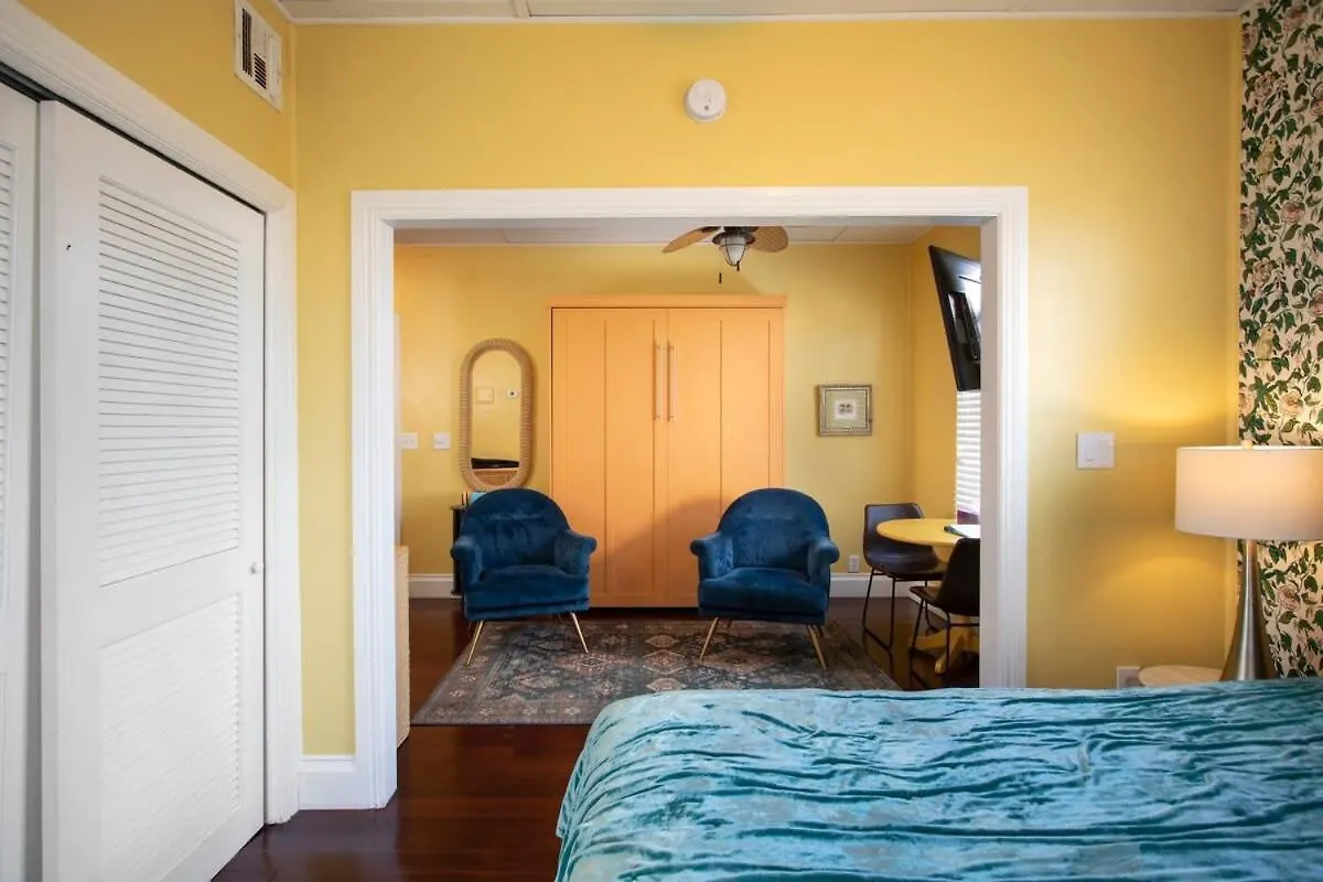 6 Bedroom 6 Bath Guesthouse On Duval Street Key West Holiday home